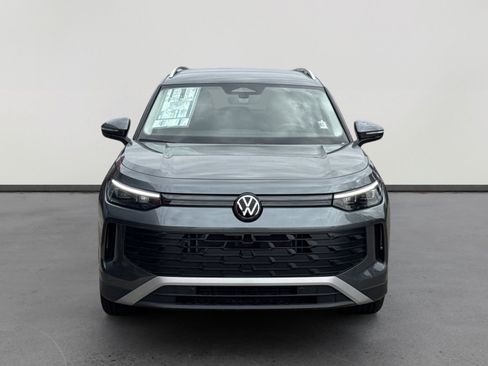 New 2026 Volkswagen Tiguan SE image 2
