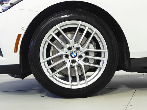 Used 2024 BMW 530i w/ Convenience Package RWD image 5