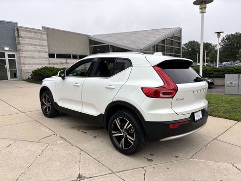 Used 2025 Volvo XC40 B5 Core image 5