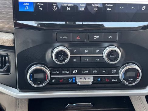 Used 2024 Ford Expedition Limited image 19