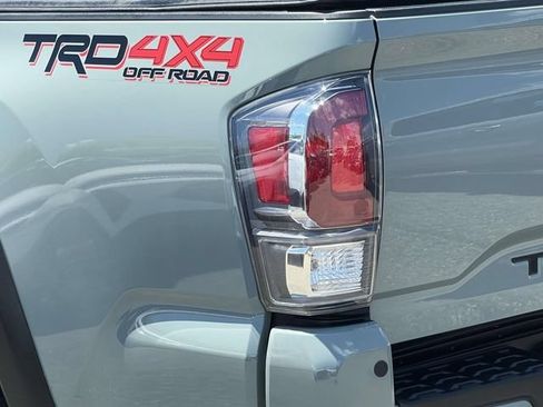 Used 2023 Toyota Tacoma TRD Off-Road w/ TRD Premium Off Road Package AWD/4WD image 11