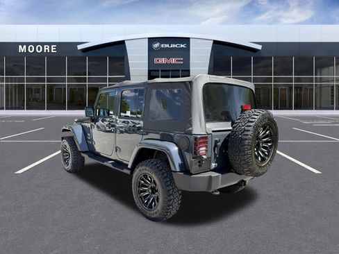 Used 2018 Jeep Wrangler Unlimited Sahara w/ Connectivity Group AWD/4WD image 5