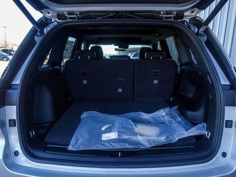 New 2025 Jeep Grand Cherokee Altitude image 28