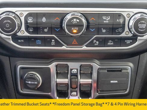 Used 2021 Jeep Wrangler Unlimited Sahara AWD/4WD image 30
