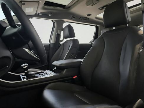 Certified 2026 Kia Carnival SX w/ SX Dark Edition Package FWD image 12