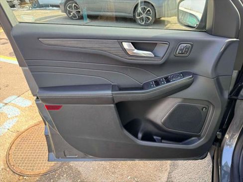 Used 2025 Ford Escape SE w/ PHEV Premium Package image 15