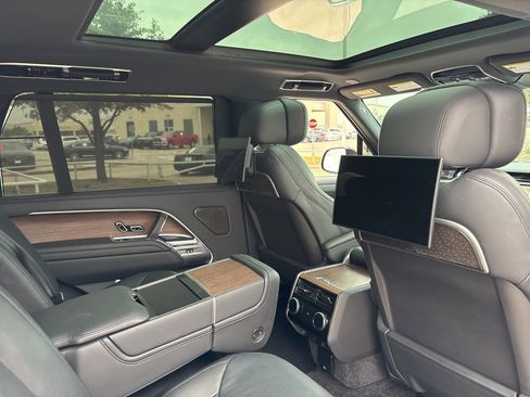 Used 2025 Land Rover Range Rover Long Wheelbase Autobiography image 11