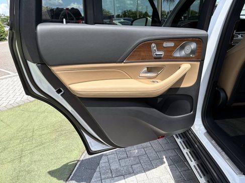 New 2026 Mercedes-Benz GLS 580 4MATIC image 12