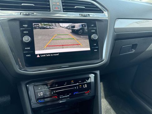 Used 2022 Volkswagen Tiguan SE AWD/4WD image 28