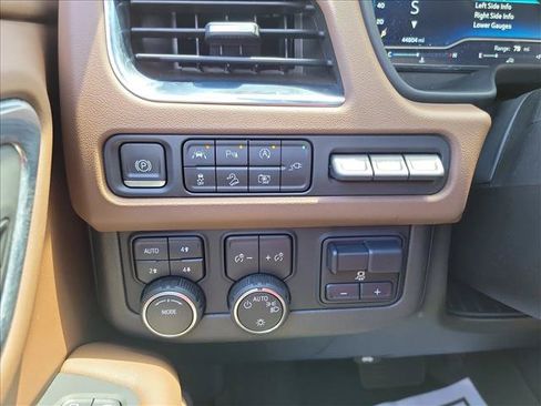 Used 2022 Chevrolet Tahoe High Country w/ Premium Package AWD/4WD image 20