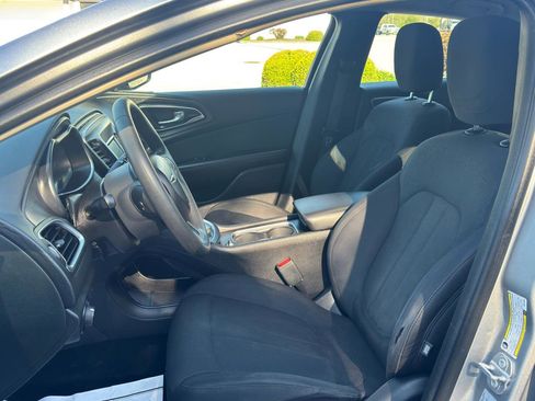 Used 2017 Chrysler 200 Limited w/ Driver Assist Package FWD image 10