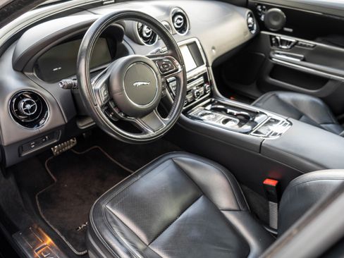 Used 2015 Jaguar XJ RWD image 8