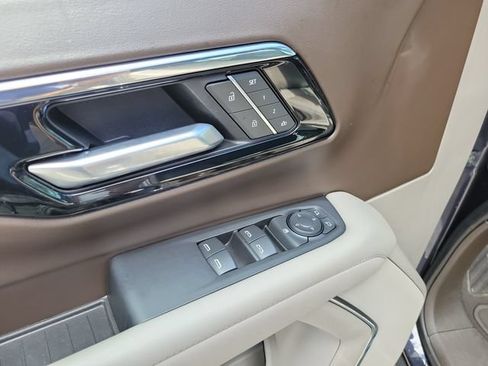 Used 2025 Chevrolet Suburban LT AWD/4WD image 19