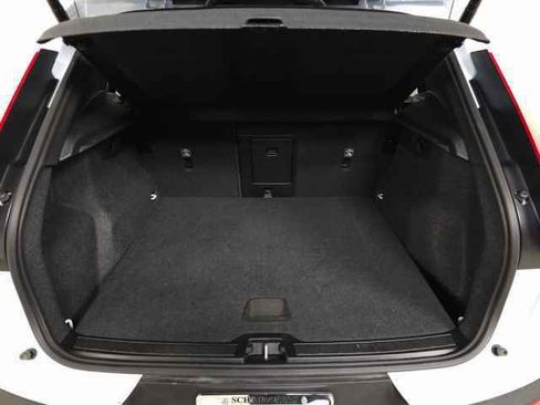 Certified 2025 Volvo XC40 B5 Core image 8