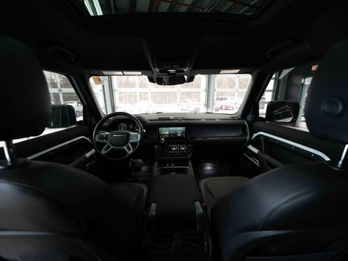 Used 2024 Land Rover Defender 110 S image 19