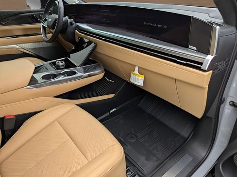 New 2026 Cadillac Escalade IQ Sport 2 w/ LPO, Floor Liner Package AWD/4WD image 18