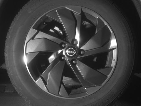 Used 2025 Nissan Rogue SV image 15