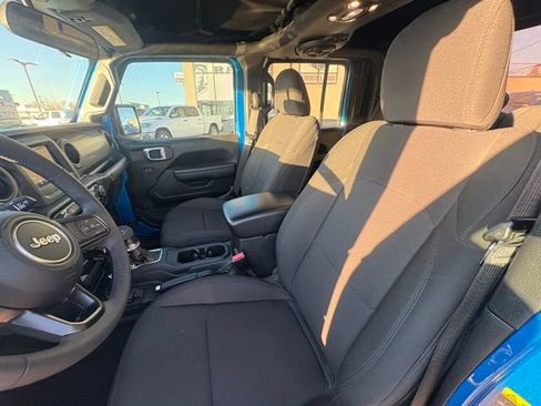 Certified 2023 Jeep Gladiator Sport image 11