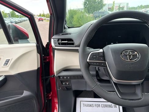 Used 2026 Toyota Sienna Limited FWD image 24