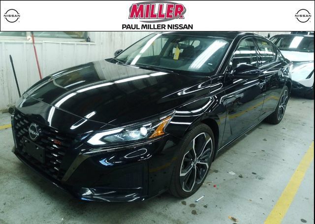 Certified 2023 Nissan Altima 2.5 SR w/ SR Premium Package AWD/4WD image 1