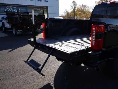 New 2026 Ford F250 Lariat w/ Black Appearance Package image 19