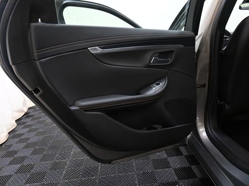 Used 2018 Chevrolet Impala LT FWD image 21