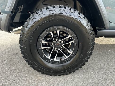 Used 2024 Jeep Wrangler Unlimited Rubicon w/ XTREMEE 35" Tire Package image 32