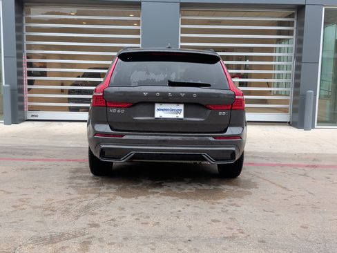 Used 2025 Volvo XC60 B5 Plus image 8
