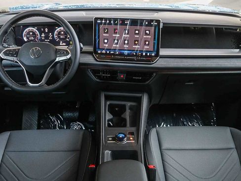 New 2025 Volkswagen Tiguan SE image 13