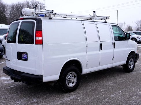 Used 2022 Chevrolet Express 2500 w/ Driver Convenience Package image 5