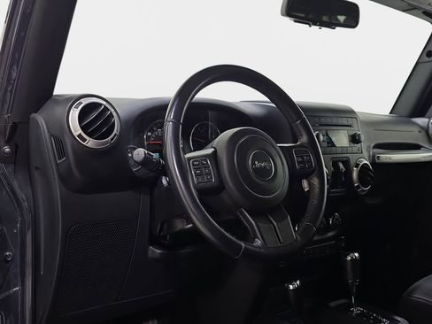 Used 2017 Jeep Wrangler Unlimited Sahara w/ Connectivity Group AWD/4WD image 18