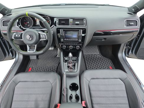 Used 2017 Volkswagen Jetta GLI image 9