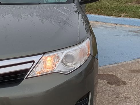 Used 2013 Toyota Camry LE image 10