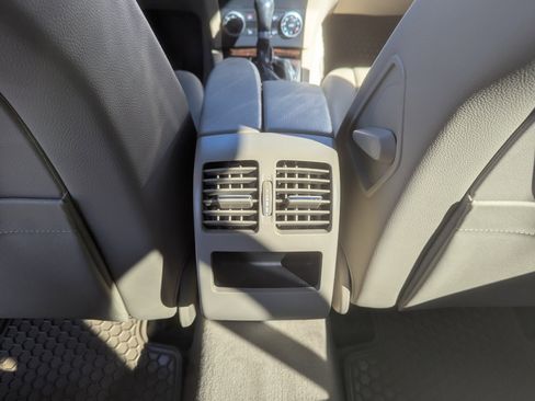 Used 2010 Mercedes-Benz GLK 350 4MATIC image 40