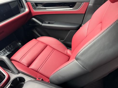 Certified 2025 Porsche Cayenne Coupe AWD/4WD image 20