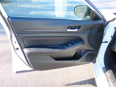 Used 2020 Nissan Altima 2.0 SR image 21