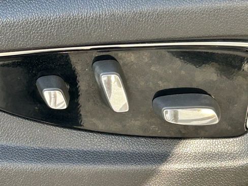 Used 2015 Cadillac Escalade Luxury image 34