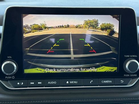 Used 2025 Nissan Rogue S image 28