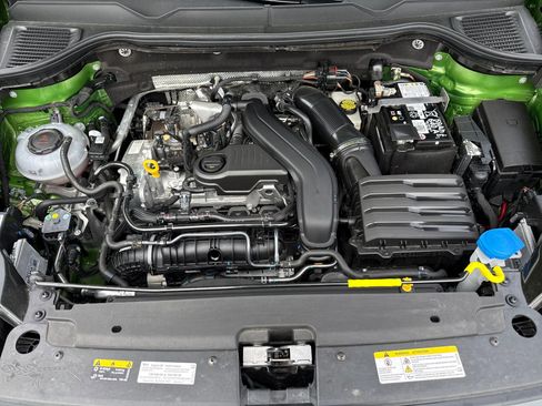 Certified 2025 Volkswagen Taos SE image 22