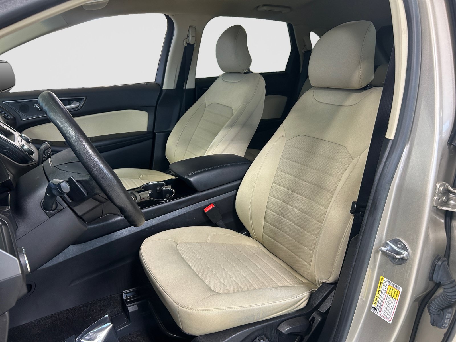 Used 2018 Ford Edge SE FWD image 11