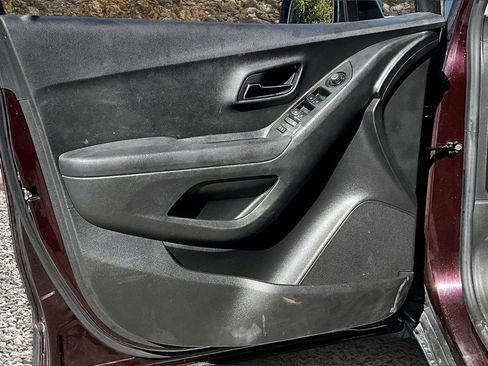 Used 2022 Chevrolet Trax LT image 19