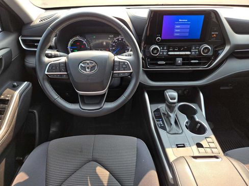 Certified 2024 Toyota Highlander LE AWD/4WD image 20