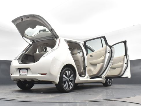 Used 2017 Nissan Leaf SV FWD image 31