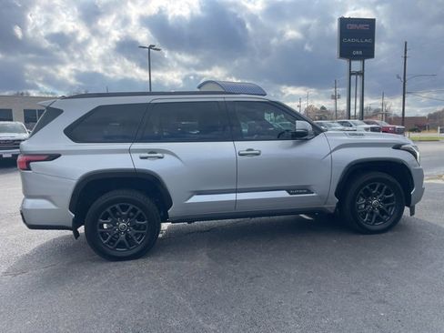 Used 2023 Toyota Sequoia Platinum image 3