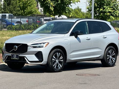 Used 2025 Volvo XC60 T8 Core AWD/4WD image 7