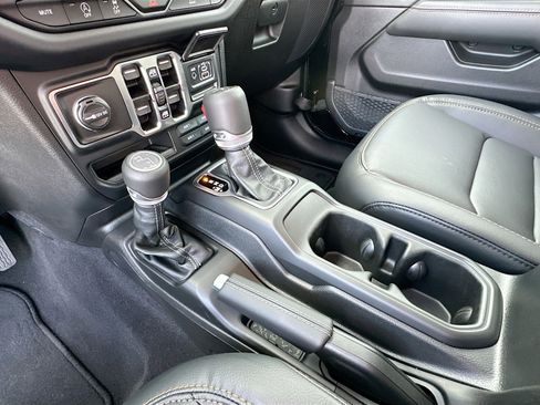 Used 2025 Jeep Gladiator High Tide image 16