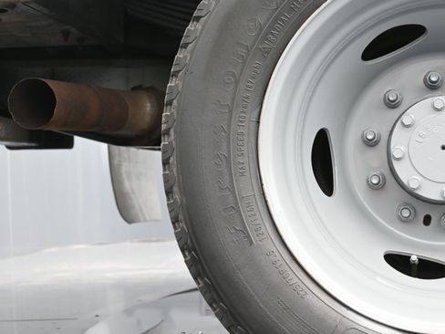 Used 2009 Ford F550 2WD Regular Cab Super Duty image 30