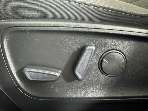 Used 2020 Ford Escape SE image 32