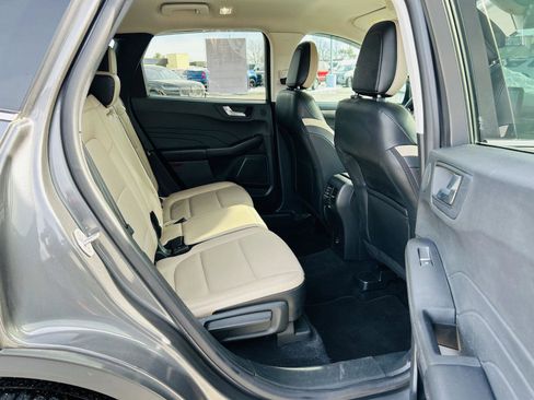 Used 2021 Ford Escape Titanium image 31