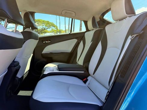 Used 2017 Toyota Prius Prime Premium image 11